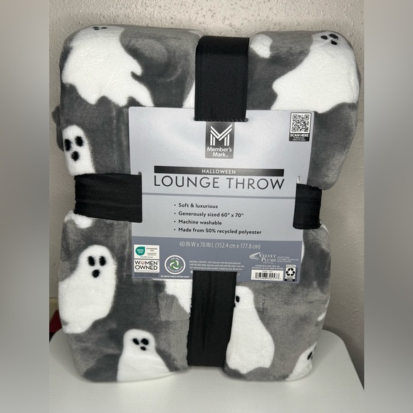 Halloween Lounge Throw Blanket - Picture 5 of 6
